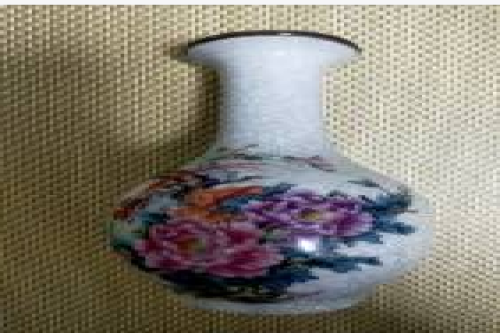  一位来自江苏省无锡市的陈老师，有一些藏品和老物件，急需出手，有意者联系，价格好商量。