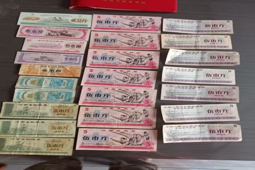 一位来自河南省洛阳市的尚老师，有一些藏品和很好的老物件，急需找到爱好的收藏家，有意者请联系我。目前藏友老师比较着急，只要您是真心诚意想要收藏，一切好商量。