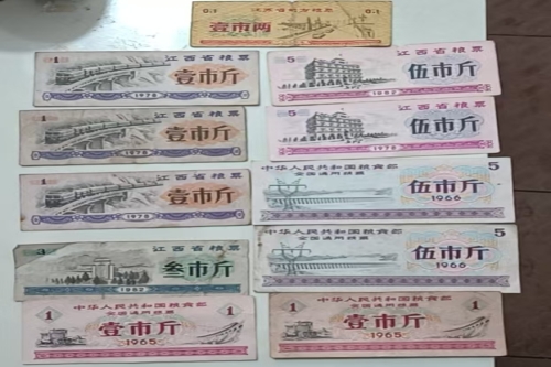 一位来自江西省上饶市的陈老师，有一些藏品和很好的老物件，急需找到爱好的收藏家，有意者请联系我。目前藏友老师比较着急，只要您是真心诚意想要收藏，一切好商量。