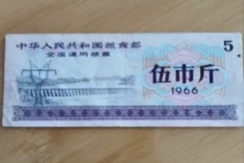 一位来自河北省廊坊市的宫老师，有一些藏品和老物件，急需出手，有意者联系，价格好商量。