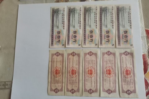 一位来自甘肃省武威市的范老师，有一些藏品和很好的老物件，急需找到爱好的收藏家，有意者请联系我。目前藏友老师比较着急，只要您是真心诚意想要收藏，一切好商量。