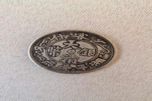 一位来自吉林省通化市柳河县的李老师，有一些藏品和很好的老物件，急需找到爱好的收藏家，有意者请联系我。目前藏友老师比较着急，只要您是真心诚意想要收藏，一切好商量。