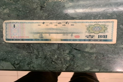 一位来自浙江省宁波市的张老师，有一些藏品和很好的老物件，急需找到爱好的收藏家，有意者请联系我。目前藏友老师比较着急，只要您是真心诚意想要收藏，一切好商量。