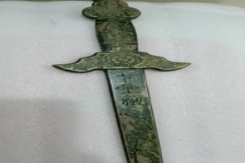 一位来自温州市的金老师，有一些藏品和很好的老物件，急需找到爱好的收藏家，有意者请联系我。目前藏友老师比较着急，只要您是真心诚意想要收藏，一切好商量。