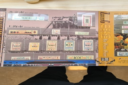 一位来住福建省漳州市的张老师，有一些藏品和老物件，急需出手，有意者联系，价格好商量