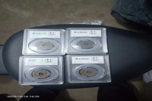 一位来自河南省的张老师，有一些藏品和老物件，急需出手，有意者联系，价格好商量。