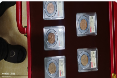 一位来自温州市的金老师，有一些藏品和很好的老物件，急需找到爱好的收藏家，有意者请联系我。目前藏友老师比较着急，只要您是真心诚意想要收藏，一切好商量。