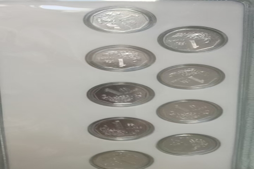 一位来自山东省的王老师，有一些藏品和老物件，急需出手，有意者联系，价格好商量。