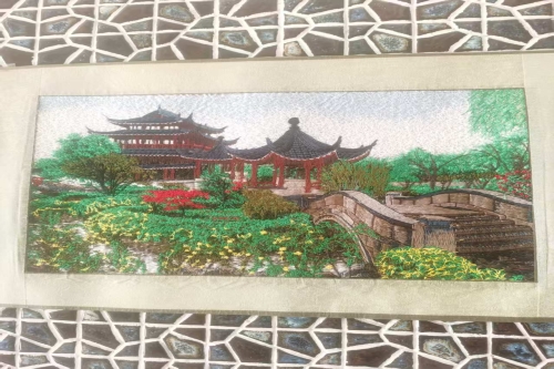 一位来住四川省绵阳市的唐老师，有一些藏品和老物件，急需出手，有意者联系，价格好商量。，