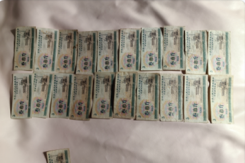 一位来自河北省保定市的田老师，有一些藏品和老物件，急需出手，有意者联系，价格好商量。