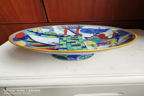 一位来自湖北省麻城市的王老师，有一些藏品和老物件，急需出手，有有意者联系，价格好商量。