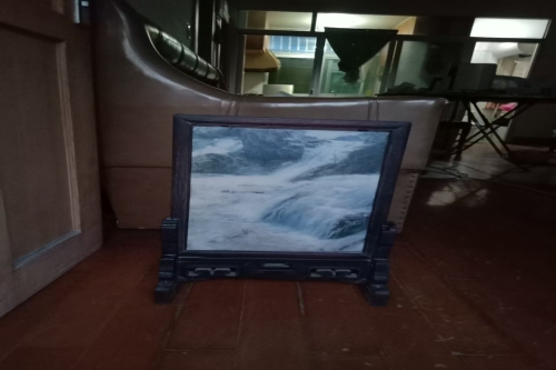 一位来自浙江省绍兴市的周老师，有一些藏品和很好的老物件，急需找到爱好的收藏家，有意者请联系我。目前藏友老师比较着急，只要您是真心诚意想要收藏，一切好商量。