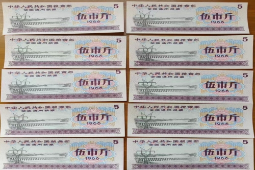 一位来住安徽省黄山市的张老师，有一些藏品和老物件，急需出手，有意者联系，价格好商量。👍