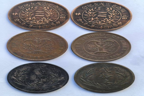 一位来自湖南省岳阳市的李老师，有一些藏品和老物件，急需出手，有意者联系，价格好商量。