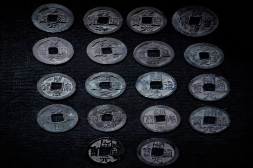 一位来自辽宁省沈阳市的张老师，有一些藏品和很好的老物件，急需找到爱好的收藏家，有意者请联系我。目前藏友老师比较着急，只要您是真心诚意想要收藏，一切好商量。