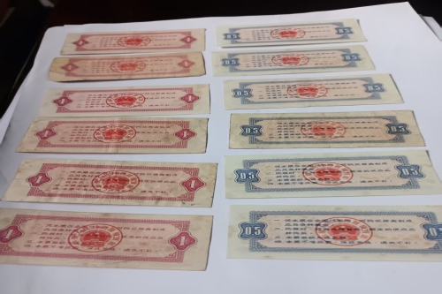 一位来自上海市崇明区的龚老师，有一些藏品和很好的老物件，急需找到爱好的收藏家，有意者请联系我。目前藏友老师比较着急，只要您是真心诚意想要收藏，一切好商量。