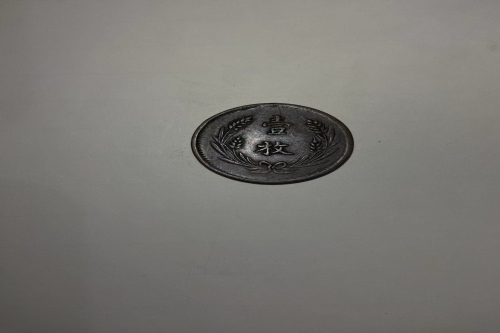 一位来自福建省南平市的万老师，有一些藏品和老物件，急需出手，有意者联系，价格好商量。