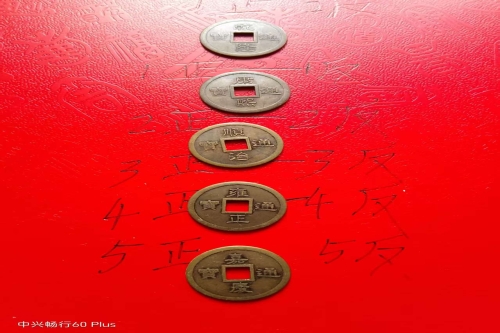 一位来自广东省湛江市的马老师，有一些藏品和老物件，急需出手，有意者联系，价格好商量。