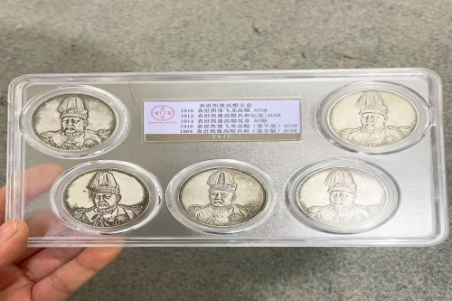 一位来自宁夏银川的石老师，有一些藏品和很好的老物件，急需找到爱好的收藏家，有意者请联系我。目前藏友老师比较着急，只要您是真心诚意想要收藏，一切好商量。