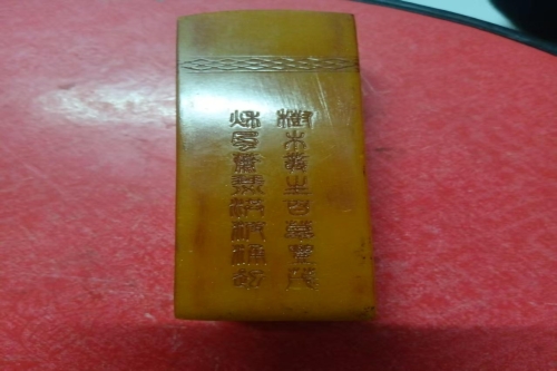 一位来自广西贵港的李老师，有一些藏品和老物件，急需出手，有意者联系，价格好商量