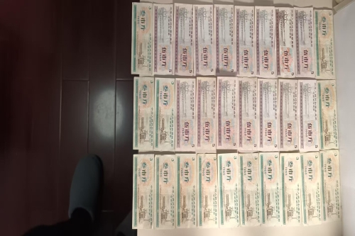 一位来自河北省秦皇岛市的刘老师，有一些藏品和很好的老物件，急需找到爱好的收藏家，有意者请联系我。目前藏友老师比较着急，只要您是真心诚意想要收藏，一切好商量。