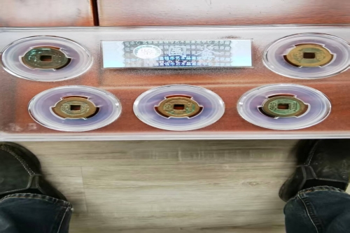 一位来自浙江温州的张老师，有一些藏品和很好的老物件，急需找到爱好的收藏家，有意者请联系我。目前藏友老师比较着急，只要您是真心诚意想要收藏，一切好商量。