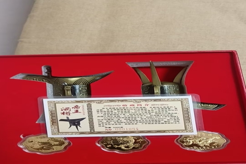 一位来自福建省福州市的王老师，有一些藏品和很好的老物件，急需找到爱好的收藏家，有意者请联系我。目前藏友老师比较着急，只要您是真心诚意想要收藏，一切好商量。