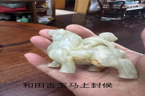 一位来住上海市静安区的刘老师，有一些藏品和老物件，急需出手，有意者联系，价格好商量。