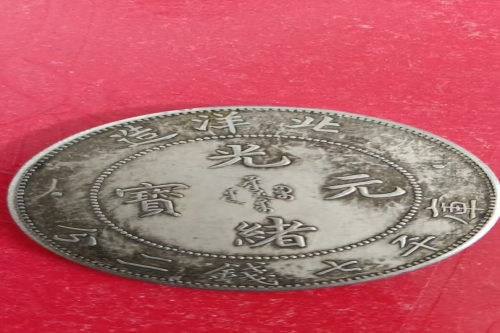 一位来广西壮族自治区南宁市的龚老师，有一些藏品和老物件，急需出手，有意者联系，价格好商量。