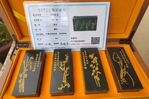 一位来自福建省福州市的李老师，有一些藏品和很好的老物件，急需找到爱好的收藏家，有意者请联系我。目前藏友老师比较着急，只要您是真心诚意想要收藏，一切好商量。