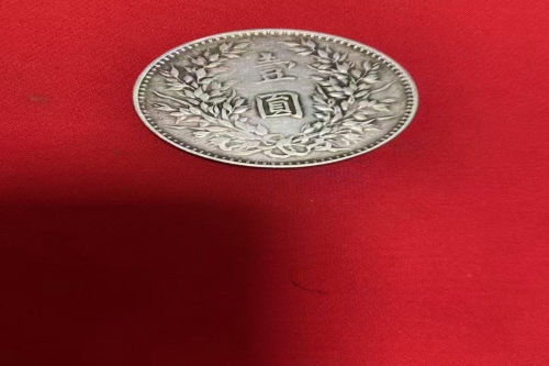 一位来自杭州市上城区的俞老师，有一些藏品和老物件，急需出手，有意者联系，价格好商量。