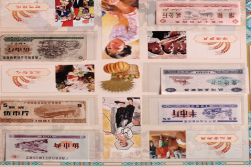 一位来自陕西省的马老师，有一些藏品和老物件，急需出手，有意者联系，价格好商量。