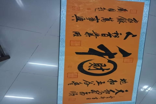 一位来自江苏省扬州市的朱老师，有一些藏品和很好的老物件，急需找到爱好的收藏家，有意者请联系我。目前藏友老师比较着急，只要您是真心诚意想要收藏，一切好商量。