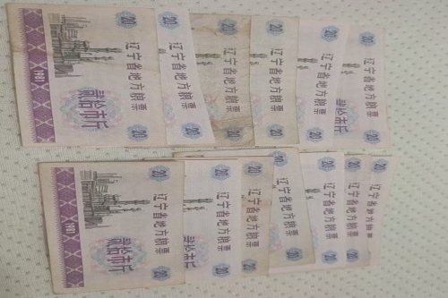 一位来自辽宁省沈阳市的薄老师，有一些藏品和老物件，急需出手，有意者联系，价格好商量。