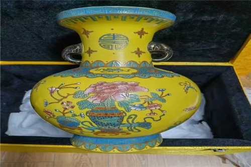 钟老师，有一些藏品和老物件，急需出手，有意者联系，价格好商量。 