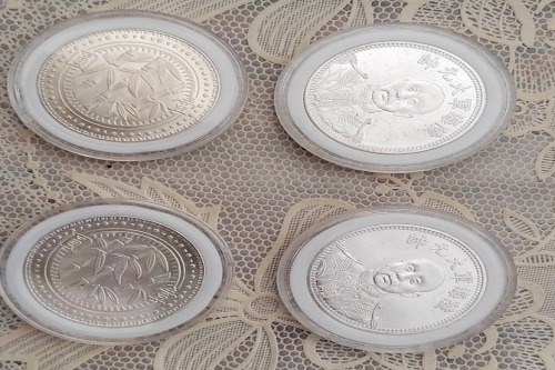 一位来自北京的李老师，有一些藏品和老物件，急需出手，有意者联系，价格好商量。