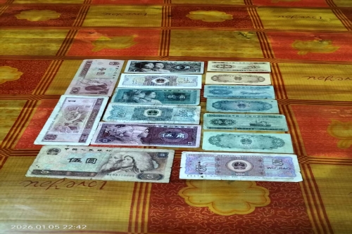 一位来自江西省于都县的肖老师，有一些藏品和老物件，急需出手，有意者联系，价格好商量。