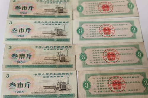 一位来自广东省广州市的彭老师，有一些藏品和老物件，急需出手，有意者联系，价格好商量。