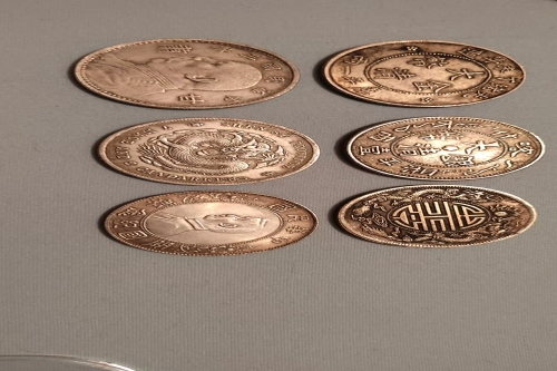 一位来住辽宁省本溪市的李老师，有一些藏品和老物件，急需出手，有意者联系，价格好商量。