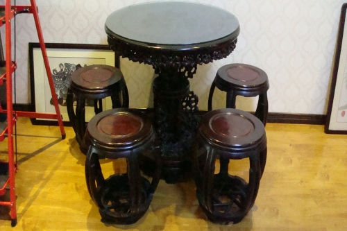 一位来住 湖北省十堰市的朱老师，有一些藏品和老物件，急需出手，有意者联系，价格好商量。。