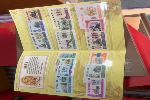 一位藏品的资深收藏家克老师，有一些藏品和很好的老物件，急需找到爱好的收藏家，有意者请联系我。目前藏友老师比较着急，只要您是真心诚意想要收藏，一切好商量。