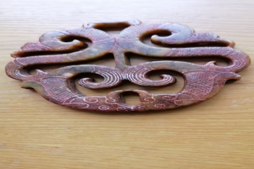 一位来自广西桂林市的林老师，有一些藏品和老物件，急需出手，有意者联系，价格好商量。