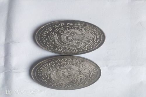 一位来自广东省佛山市的许老师，有一些藏品和老物件，急需出手，有意者联系，价格好商量。