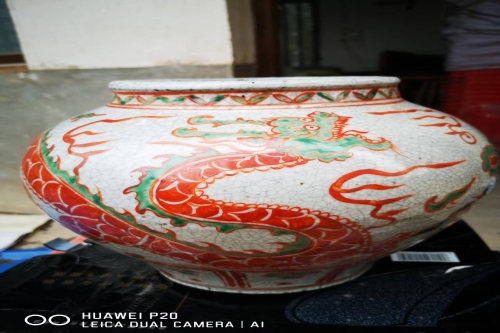 一位来自湖南省邵阳市的唐老师，有一些藏品和老物件，急需出手，有意者联系，价格好商量。