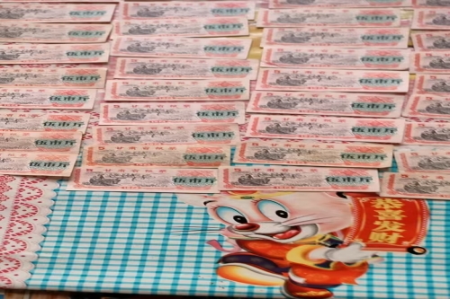 一位来自山东省青岛市的解老师，有一些藏品和老物件，急需出手，有意者联系，价格好商量。