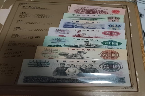 一位来住天津宝坻区的刘老师，有一些藏品和老物件，急需出手，有意者联系，价格好商量。