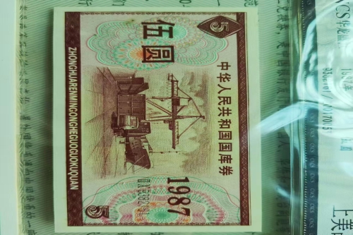 一位来自广西省的梁老师，有一些藏品和老物件，急需出手，有意者联系，价格好商量。 