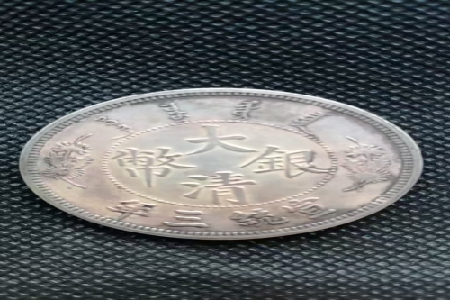 一位来住内蒙古包头市的刘老师，有一些藏品和老物件，急需出手，有意者联系，价格好商量。