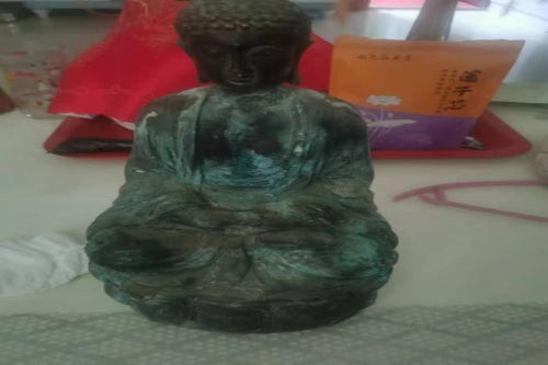 一位来自陕西省安康市的姚老师，有一些藏品和老物件，急需出手，有意者联系，价格好商量。