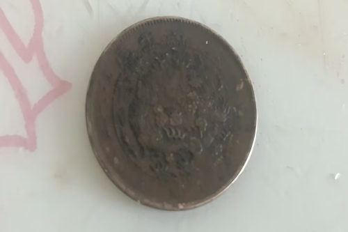 一位来自江西省九江市的王老师，有一些藏品和老物件，急需出手，有意者联系，价格好商量。